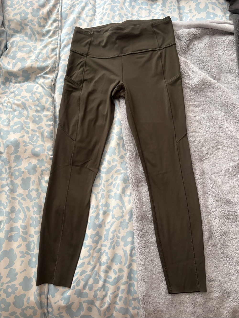 EUC Lululemon Fast and Free II 25” Dark Olive Size 8